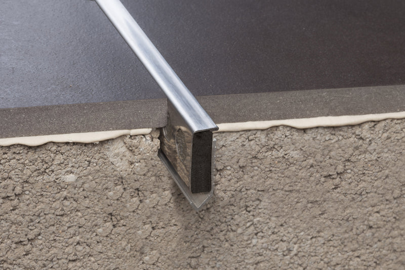 PERFIL NOVOJUNTA DECOR®  FLECHA ACERO INOXIDABLE
